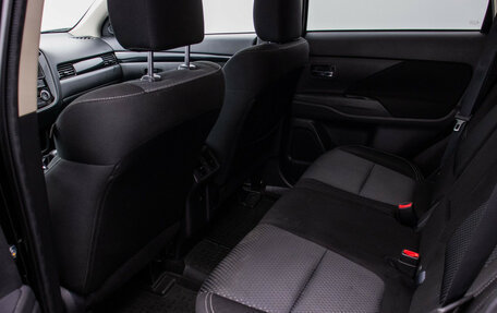 Mitsubishi Outlander III рестайлинг 3, 2019 год, 2 350 000 рублей, 11 фотография