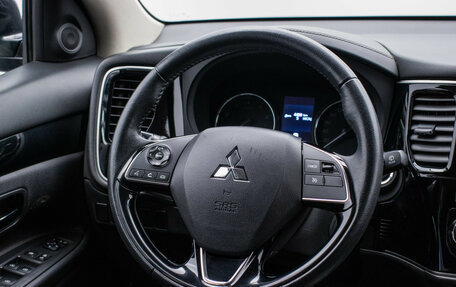 Mitsubishi Outlander III рестайлинг 3, 2019 год, 2 350 000 рублей, 15 фотография