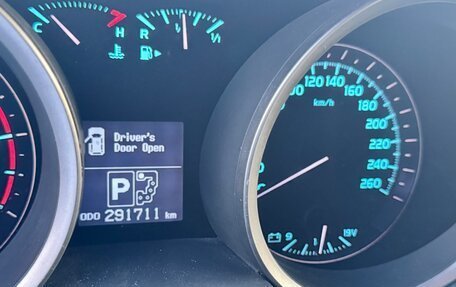 Toyota Land Cruiser 200, 2010 год, 2 400 000 рублей, 7 фотография