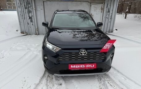 Toyota RAV4, 2019 год, 2 850 000 рублей, 2 фотография