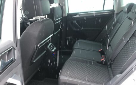 Volkswagen Tiguan II, 2018 год, 2 380 000 рублей, 11 фотография