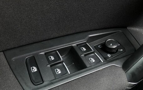 Volkswagen Tiguan II, 2018 год, 2 380 000 рублей, 13 фотография