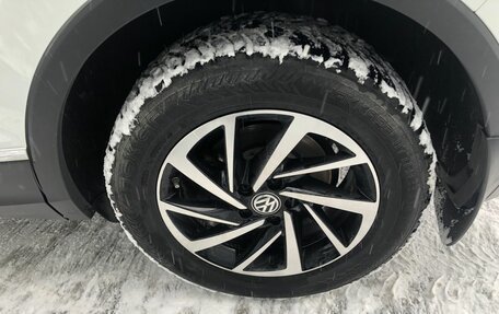 Volkswagen Tiguan II, 2018 год, 2 380 000 рублей, 15 фотография