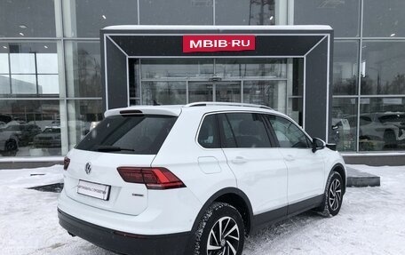 Volkswagen Tiguan II, 2018 год, 2 380 000 рублей, 5 фотография