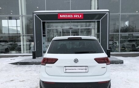 Volkswagen Tiguan II, 2018 год, 2 380 000 рублей, 6 фотография