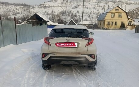 Toyota C-HR I рестайлинг, 2019 год, 2 250 000 рублей, 3 фотография