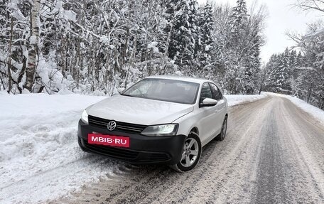 Volkswagen Jetta VI, 2013 год, 599 000 рублей, 2 фотография