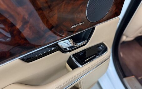 Jaguar XJ IV (X351), 2012 год, 1 949 000 рублей, 13 фотография