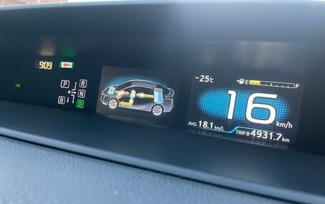 Toyota Prius IV XW50, 2016 год, 1 500 000 рублей, 2 фотография