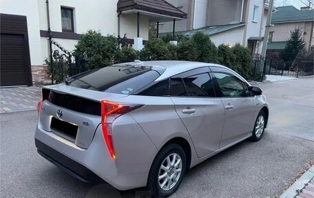 Toyota Prius IV XW50, 2016 год, 1 500 000 рублей, 9 фотография