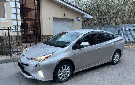 Toyota Prius IV XW50, 2016 год, 1 500 000 рублей, 8 фотография