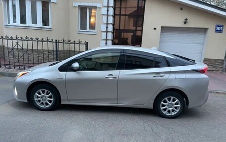 Toyota Prius IV XW50, 2016 год, 1 500 000 рублей, 7 фотография