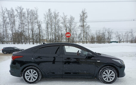 Hyundai Solaris II рестайлинг, 2021 год, 1 690 000 рублей, 4 фотография