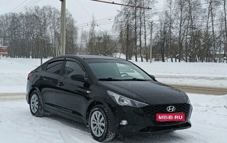 Hyundai Solaris II рестайлинг, 2021 год, 1 690 000 рублей, 3 фотография