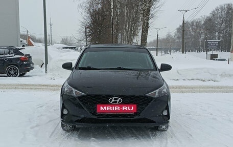 Hyundai Solaris II рестайлинг, 2021 год, 1 690 000 рублей, 2 фотография