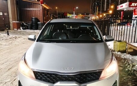 KIA Rio IV, 2021 год, 1 250 000 рублей, 1 фотография