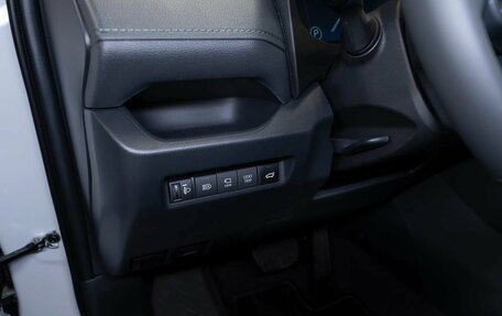 Toyota RAV4, 2025 год, 4 100 000 рублей, 23 фотография