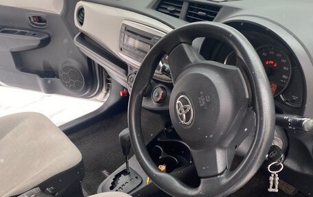 Toyota Vitz, 2013 год, 750 000 рублей, 5 фотография