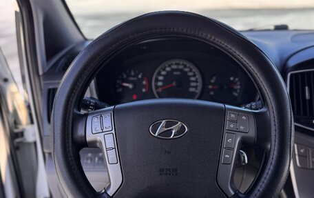 Hyundai H-1 II рестайлинг, 2018 год, 3 050 000 рублей, 21 фотография