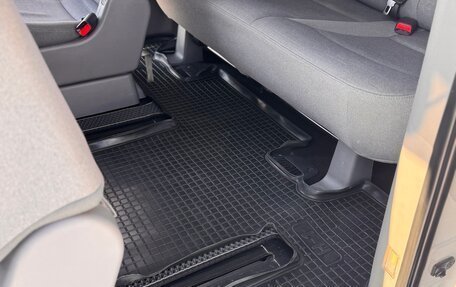 Hyundai H-1 II рестайлинг, 2018 год, 3 050 000 рублей, 33 фотография