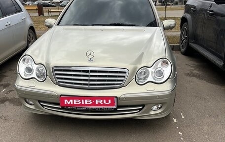 Mercedes-Benz C-Класс, 2006 год, 600 000 рублей, 1 фотография