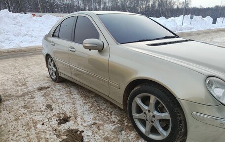 Mercedes-Benz C-Класс, 2006 год, 600 000 рублей, 3 фотография