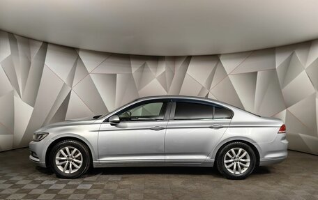 Volkswagen Passat B8 рестайлинг, 2015 год, 1 598 000 рублей, 5 фотография