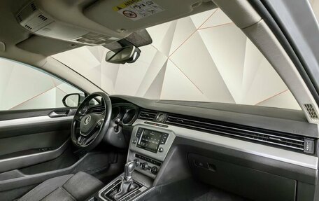 Volkswagen Passat B8 рестайлинг, 2015 год, 1 598 000 рублей, 13 фотография