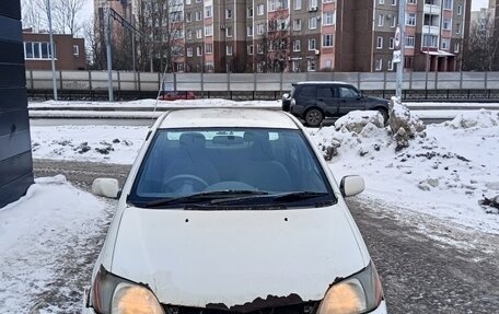 Toyota Platz, 2000 год, 119 000 рублей, 2 фотография