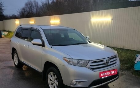 Toyota Highlander III, 2011 год, 2 300 000 рублей, 2 фотография