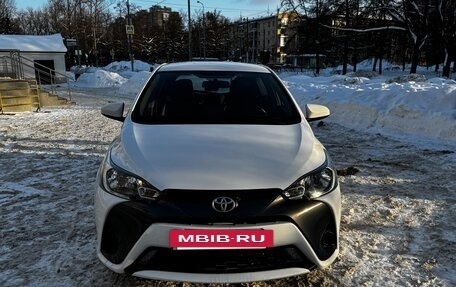 Toyota Yaris, 2021 год, 1 450 000 рублей, 2 фотография