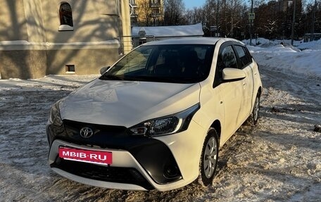 Toyota Yaris, 2021 год, 1 450 000 рублей, 3 фотография