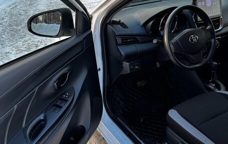 Toyota Yaris, 2021 год, 1 450 000 рублей, 13 фотография