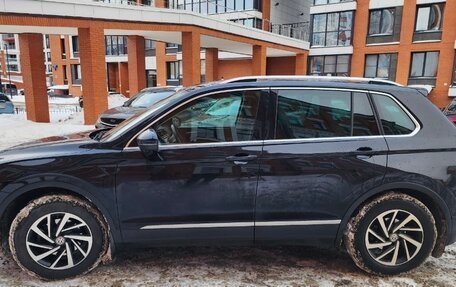 Volkswagen Tiguan II, 2018 год, 3 099 000 рублей, 2 фотография