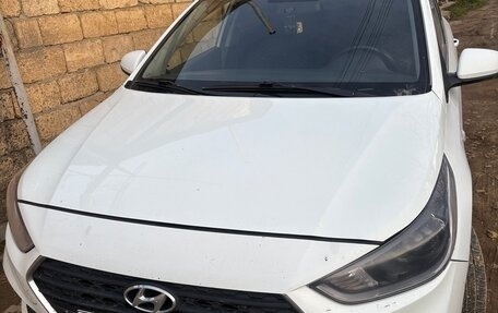 Hyundai Solaris II рестайлинг, 2019 год, 770 000 рублей, 4 фотография