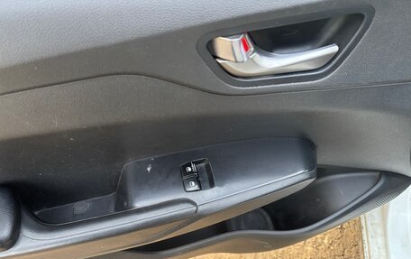 Hyundai Solaris II рестайлинг, 2019 год, 770 000 рублей, 5 фотография