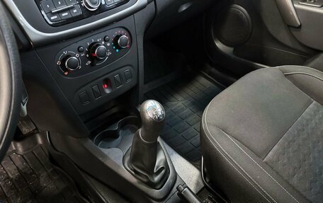 Renault Logan II, 2017 год, 710 000 рублей, 18 фотография
