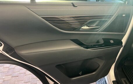 Lexus LX, 2022 год, 15 500 000 рублей, 13 фотография