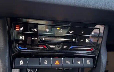 Skoda Karoq I, 2022 год, 2 040 000 рублей, 10 фотография