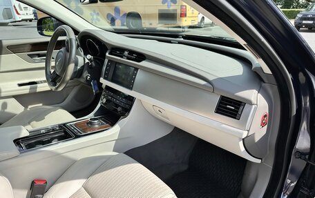 Jaguar XF II, 2016 год, 2 300 000 рублей, 16 фотография