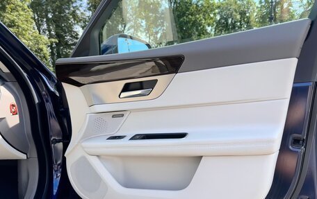 Jaguar XF II, 2016 год, 2 300 000 рублей, 17 фотография