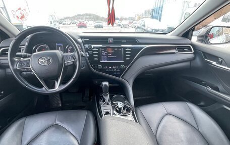 Toyota Camry, 2019 год, 2 850 000 рублей, 15 фотография