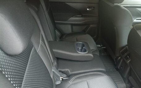 Mitsubishi Outlander III рестайлинг 3, 2020 год, 2 350 000 рублей, 9 фотография