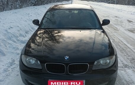 BMW 1 серия, 2011 год, 800 000 рублей, 1 фотография