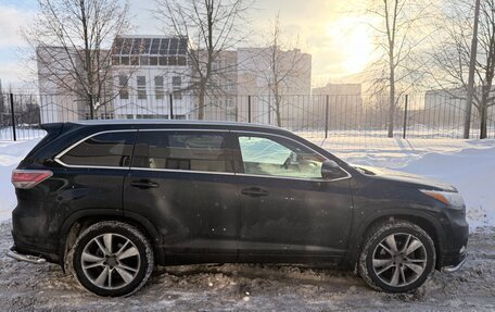 Toyota Highlander III, 2014 год, 3 150 000 рублей, 2 фотография