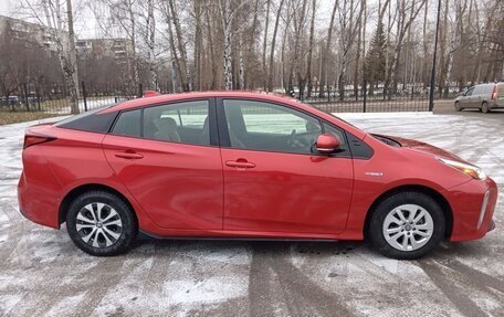 Toyota Prius IV XW50, 2019 год, 2 500 000 рублей, 4 фотография