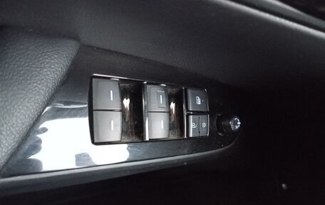 Toyota Prius IV XW50, 2019 год, 2 500 000 рублей, 10 фотография