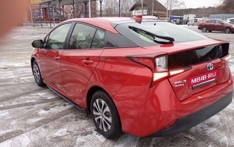 Toyota Prius IV XW50, 2019 год, 2 500 000 рублей, 5 фотография