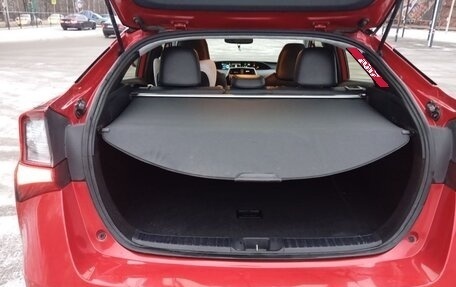 Toyota Prius IV XW50, 2019 год, 2 500 000 рублей, 13 фотография