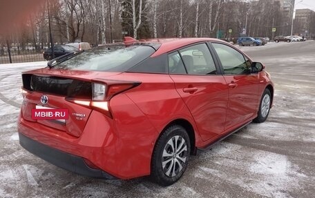 Toyota Prius IV XW50, 2019 год, 2 500 000 рублей, 16 фотография